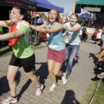 21.07.2016 Pielgrzymi z różnych krajów, zdążający na Światowe Dni Młodzieży w Krakowie spotkali się w Wiślicy. / Jarosław Kubalski / Radio Kielce