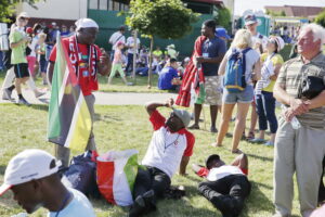 21.07.2016 Pielgrzymi z różnych krajów, zdążający na Światowe Dni Młodzieży w Krakowie spotkali się w Wiślicy. / Jarosław Kubalski / Radio Kielce