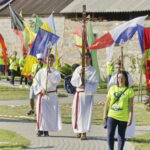 21.07.2016 Pielgrzymi z różnych krajów, zdążający na Światowe Dni Młodzieży w Krakowie spotkali się w Wiślicy. / Jarosław Kubalski / Radio Kielce