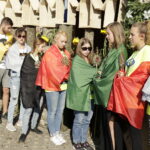 21.07.2016 Pielgrzymi z różnych krajów, zdążający na Światowe Dni Młodzieży w Krakowie spotkali się w Wiślicy. / Jarosław Kubalski / Radio Kielce