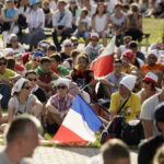 21.07.2016 Pielgrzymi z różnych krajów, zdążający na Światowe Dni Młodzieży w Krakowie spotkali się w Wiślicy. / Jarosław Kubalski / Radio Kielce