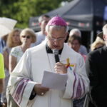 21.07.2016 Pielgrzymi z różnych krajów, zdążający na Światowe Dni Młodzieży w Krakowie spotkali się w Wiślicy. / Jarosław Kubalski / Radio Kielce