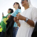 21.07.2016 Pielgrzymi z różnych krajów, zdążający na Światowe Dni Młodzieży w Krakowie spotkali się w Wiślicy. / Jarosław Kubalski / Radio Kielce