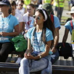 21.07.2016 Pielgrzymi z różnych krajów, zdążający na Światowe Dni Młodzieży w Krakowie spotkali się w Wiślicy. / Jarosław Kubalski / Radio Kielce