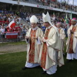 23.07.2016 Kielce. Msza Święta i Wieczór Uwielbienia na Kolporter Arena dla pielgrzymów. / Jarosław Kubalski / Radio Kielce