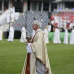 23.07.2016 Kielce. Msza Święta i Wieczór Uwielbienia na Kolporter Arena dla pielgrzymów. / Jarosław Kubalski / Radio Kielce