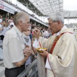 23.07.2016 Kielce. Msza Święta i Wieczór Uwielbienia na Kolporter Arena dla pielgrzymów. / Jarosław Kubalski / Radio Kielce
