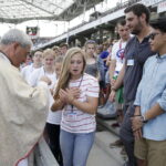 23.07.2016 Kielce. Msza Święta i Wieczór Uwielbienia na Kolporter Arena dla pielgrzymów. / Jarosław Kubalski / Radio Kielce