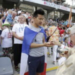23.07.2016 Kielce. Msza Święta i Wieczór Uwielbienia na Kolporter Arena dla pielgrzymów. / Jarosław Kubalski / Radio Kielce