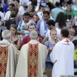 23.07.2016 Kielce. Msza Święta i Wieczór Uwielbienia na Kolporter Arena dla pielgrzymów. / Jarosław Kubalski / Radio Kielce