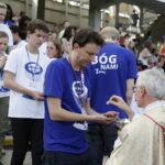 23.07.2016 Kielce. Msza Święta i Wieczór Uwielbienia na Kolporter Arena dla pielgrzymów. / Jarosław Kubalski / Radio Kielce