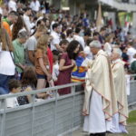 23.07.2016 Kielce. Msza Święta i Wieczór Uwielbienia na Kolporter Arena dla pielgrzymów. / Jarosław Kubalski / Radio Kielce