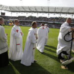 23.07.2016 Kielce. Msza Święta i Wieczór Uwielbienia na Kolporter Arena dla pielgrzymów. / Jarosław Kubalski / Radio Kielce