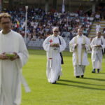 23.07.2016 Kielce. Msza Święta i Wieczór Uwielbienia na Kolporter Arena dla pielgrzymów. / Jarosław Kubalski / Radio Kielce