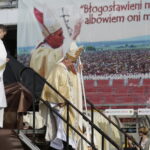 23.07.2016 Kielce. Msza Święta i Wieczór Uwielbienia na Kolporter Arena dla pielgrzymów. / Jarosław Kubalski / Radio Kielce