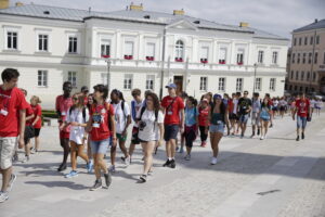 23.07.2016 Kielce. Pielgrzymi na ŚDM zwiedzają miasto. / Jarosław Kubalski / Radio Kielce