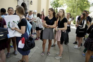 23.07.2016 Kielce. Pielgrzymi na ŚDM zwiedzają miasto. / Jarosław Kubalski / Radio Kielce