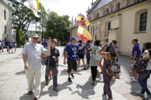 23.07.2016 Kielce. Pielgrzymi na ŚDM zwiedzają miasto. / Jarosław Kubalski / Radio Kielce