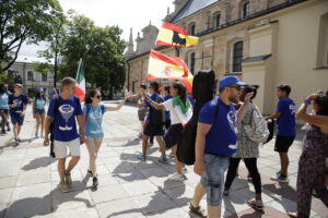 23.07.2016 Kielce. Pielgrzymi na ŚDM zwiedzają miasto. / Jarosław Kubalski / Radio Kielce