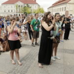 23.07.2016 Kielce. Pielgrzymi na Światowe Dni Młodzieży bawią się na Rynku. / Jarosław Kubalski / Radio Kielce