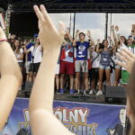 23.07.2016 Kielce. Pielgrzymi na Światowe Dni Młodzieży bawią się na Rynku. / Jarosław Kubalski / Radio Kielce