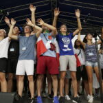 23.07.2016 Kielce. Pielgrzymi na Światowe Dni Młodzieży bawią się na Rynku. / Jarosław Kubalski / Radio Kielce