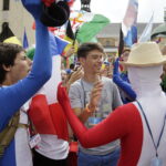 23.07.2016 Kielce. Pielgrzymi podczas przemarszu z Placu NMP na Kolporter Arenę. / Jarosław Kubalski / Radio Kielce