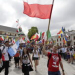 23.07.2016 Kielce. Pielgrzymi podczas przemarszu z Placu NMP na Kolporter Arenę. / Jarosław Kubalski / Radio Kielce