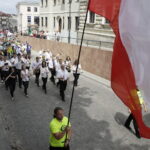 23.07.2016 Kielce. Pielgrzymi podczas przemarszu z Placu NMP na Kolporter Arenę. / Jarosław Kubalski / Radio Kielce