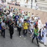 23.07.2016 Kielce. Pielgrzymi podczas przemarszu z Placu NMP na Kolporter Arenę. / Jarosław Kubalski / Radio Kielce