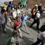 23.07.2016 Kielce. Pielgrzymi podczas przemarszu z Placu NMP na Kolporter Arenę. / Jarosław Kubalski / Radio Kielce