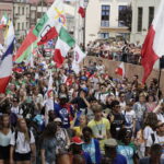 23.07.2016 Kielce. Pielgrzymi podczas przemarszu z Placu NMP na Kolporter Arenę. / Jarosław Kubalski / Radio Kielce