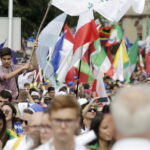 23.07.2016 Kielce. Pielgrzymi podczas przemarszu z Placu NMP na Kolporter Arenę. / Jarosław Kubalski / Radio Kielce