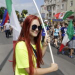 23.07.2016 Kielce. Pielgrzymi podczas przemarszu z Placu NMP na Kolporter Arenę. / Jarosław Kubalski / Radio Kielce