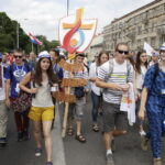 23.07.2016 Kielce. Pielgrzymi podczas przemarszu z Placu NMP na Kolporter Arenę. / Jarosław Kubalski / Radio Kielce
