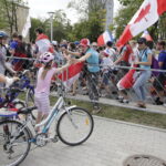 23.07.2016 Kielce. Pielgrzymi podczas przemarszu z Placu NMP na Kolporter Arenę. / Jarosław Kubalski / Radio Kielce