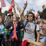 23.07.2016 Kielce. Pielgrzymi podczas przemarszu z Placu NMP na Kolporter Arenę. / Jarosław Kubalski / Radio Kielce