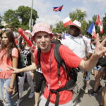 23.07.2016 Kielce. Pielgrzymi podczas przemarszu z Placu NMP na Kolporter Arenę. / Jarosław Kubalski / Radio Kielce