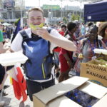 23.07.2016 Kielce. Pielgrzymi podczas przemarszu z Placu NMP na Kolporter Arenę. / Jarosław Kubalski / Radio Kielce