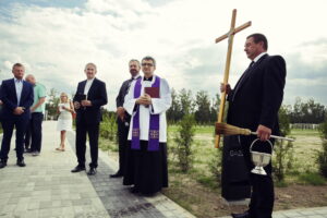 25.07.2016 Cedzyna. Cmentarz. Nowe miejsca na pochówki. / Jarosław Kubalski / Radio Kielce