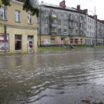 28.07.2016 Kielce. Przez miasto przeszła ulewa. Zalana ulica Bodzentyńska. / Jarosław Kubalski / Radio Kielce
