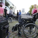 29.07.2016 Kielce. Grupa niepełnosprawnych z Kielc i powiatu wyjeżdża na turnus rehabilitacyjny do Mrzeżyna / Jarosław Kubalski / Radio Kielce