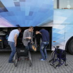 29.07.2016 Kielce. Grupa niepełnosprawnych z Kielc i powiatu wyjeżdża na turnus rehabilitacyjny do Mrzeżyna / Jarosław Kubalski / Radio Kielce