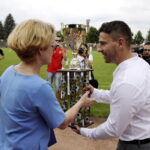 30.07.2016. Jubileusz 90-lecia Staru Starachowice. Okolicznościowe puchary dla klubu / Jarosław Kubalski / Radio Kielce