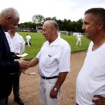 30.07.2016. Jubileusz 90-lecia Staru Starachowice. Zasłużeni działacze klubu otrzymali wyróżnienia z rak prezesa ŚZPN Mirosława Malinowskiego / Jarosław Kubalski / Radio Kielce