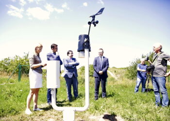 21.07.2016.  Nowa stacji wczesnego wykrywania skażeń promieniotwórczych na dachu budynku Centrum Geoedukacji / Jarosław Kubalski / Radio Kielce