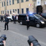 27.06.2016. Papież Franciszek w oknie papieskim na Franciszkańskiej 3 / Włodzimierz Batóg / Radio Kielce