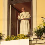 27.06.2016. Papież Franciszek w oknie papieskim na Franciszkańskiej 3 / Włodzimierz Batóg / Radio Kielce