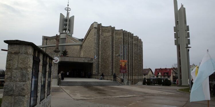 Sanktuarium diecezjalne św. Józefa Opiekuna Rodziny / Stanisław Blinstrub / Radio Kielce