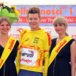 1.7.2016 Kielce. 27 Międzynarodowy Wyścig Kolarski Solidarności i Olimpijczyków. Finał 4 etapu.  Na podium lider wyścigu, po 4 etapach Paweł Franczak. / Wojciech Habdas / Radio Kielce